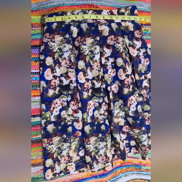 Floral Skirt size Large - Picture 2 of 8